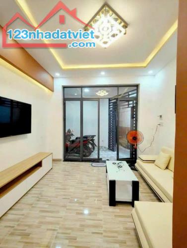 Bán Nhà 3 tầng mặt tiền đường Nguyễn Thị Minh Khai, tp. Nha Trang dt 48,5m2 liên hệ: 09169