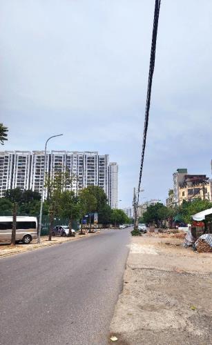 Bán đất tặng nhà. Khách hàng quan tâm nhanh nhé ạ