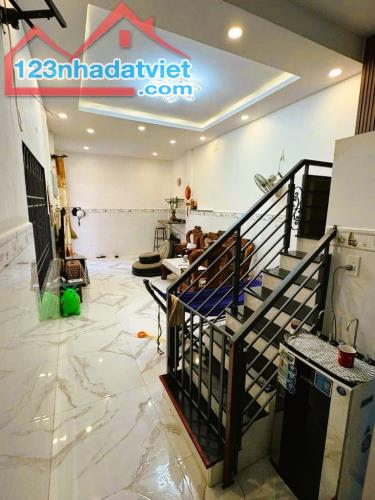 2 TẦNG Ở LIỀN - DT 44M2 (4 x 11) - ÔTÔ SÁT NHÀ - HOÀNG HOA THÁM - BÌNH THẠNH. - 3