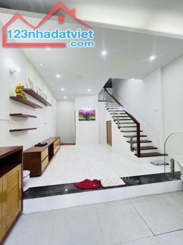 🏠  Chính chủ bán nhà 5T, 10m ô tô tránh, 30m2, tại ngõ Kim Giang, Thanh Liệt, giá 5.95 tỷ - 1