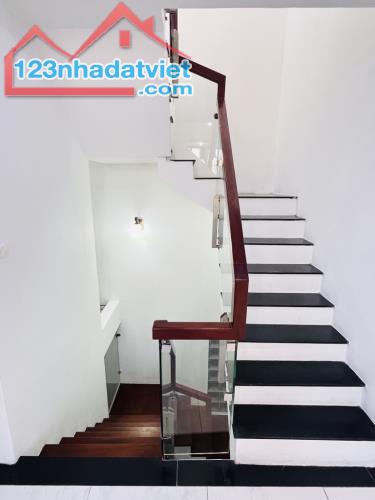 🏠  Chính chủ bán nhà 5T, 10m ô tô tránh, 30m2, tại ngõ Kim Giang, Thanh Liệt, giá 5.95 tỷ - 5