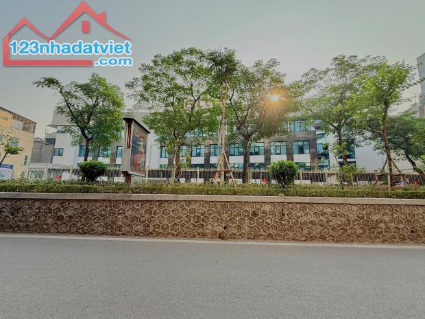 Mặt phố Lạc Long Quân, Tây Hồ. Sổ 59m, 29 tỷ. View Hồ Tây, vỉa hè rộng Kinh Doanh, Ở sướng