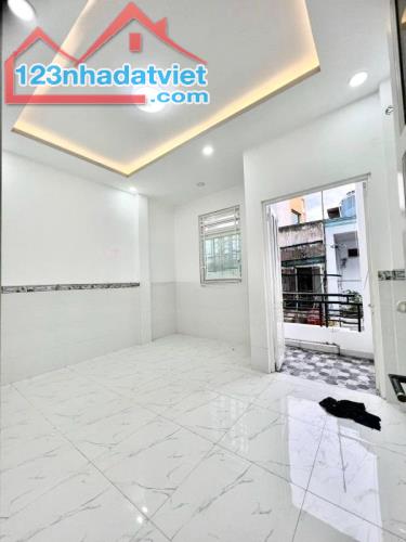 Nhà SHHC 2lầu/ST 154 Âu Dương Lân P3Q8 - 1