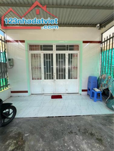 Bán căn nhà diện tích rộng rãi 300m2 ở gần chợ LÔ 6 , An Nhơn Tây ,Củ Chi 670Tr - 4