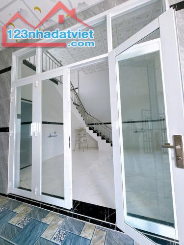 em bán gấp căn nhà 200m2 ở thị xã Trảng Bàng - Tây Ninh giá 610 triệu. - 1