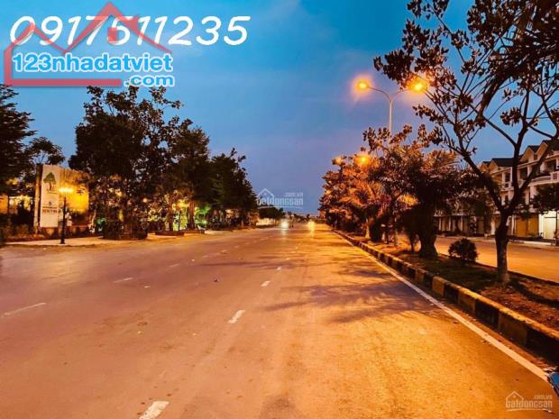 Bán gấp lô đối diện công viên Long Hưng. LH 24/7: 0917511235 - 1