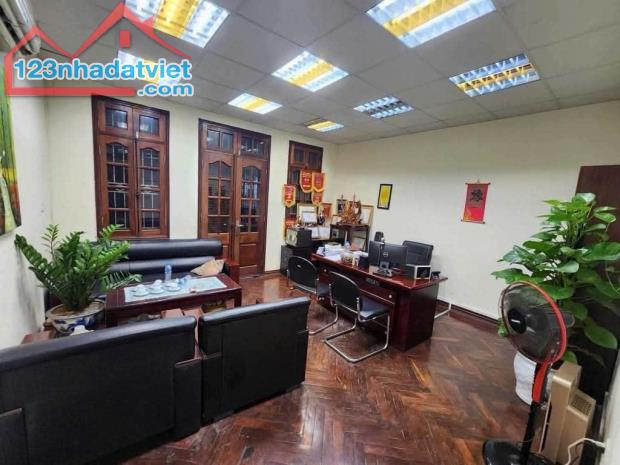 PHÂN LÔ VIP NHẤT NGUYỄN VĂN HUYÊN CẦU GIẤY, ÔTÔ TRÁNH, VỈA HÈ, KINH DOANH, 63M2 HƠN 17 TỶ