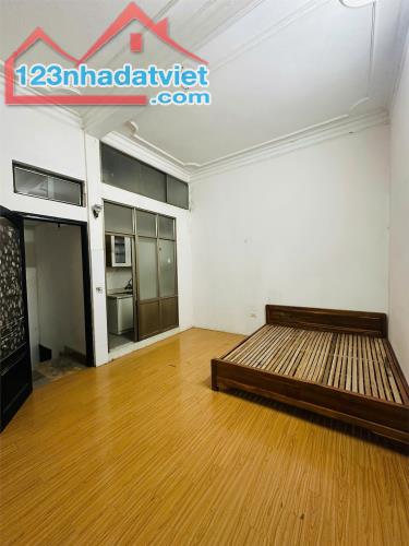 Bán Nhà Phố Tây Sơn - Đống Đa - Chỉ hơn 4 tỷ 5 - Ba Bước Ra Mặt Phố - Diện Tích gần 40m, - 1