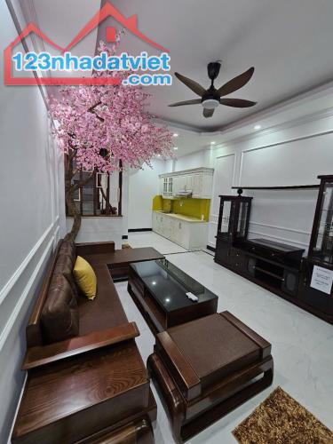 Bán nhà Xuân Phương 30m2,  5 tầng, chỉ 5,5 tỷ, thiết kế đẹp, hiện đại, vài bước ra Phố