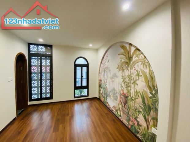 Siêu phẩm! Bán nhà Thạch Bàn, 40m2. 5 tầng. Nội thất cực VIP, gần oto, nhỉnh 5 tỷ - 2