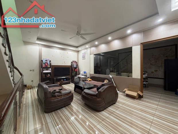 Bán nhà 3 tầng 126m2 thiết kế kiểu villa có gara ô tô tại TĐC Hồ Đá , Sở Dầu, Hồng Bàng - 1