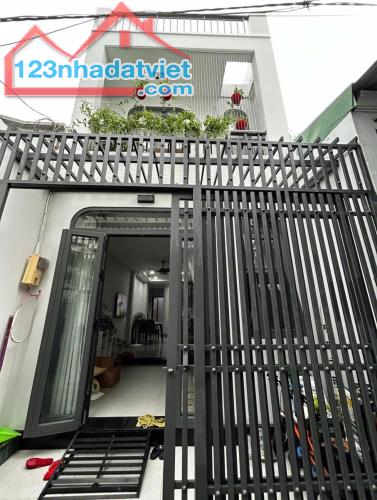 Kẹt tiền bán nhanh Trần Quang Diệu, Phường 17, Quận 3, Diện tích 60m2, Giá 3.2 tỷ, Sổ sẵn