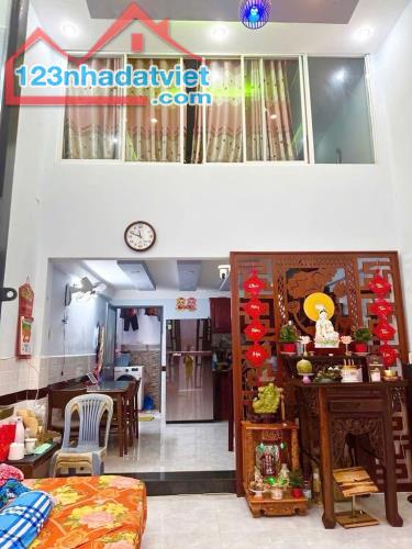 Bán nhà gần Tân Hoà Đông, Bình Tân, 4x9m(36m2), 2 tầng, sổ vuông,giá chỉ hơn 3tỷ.090103009