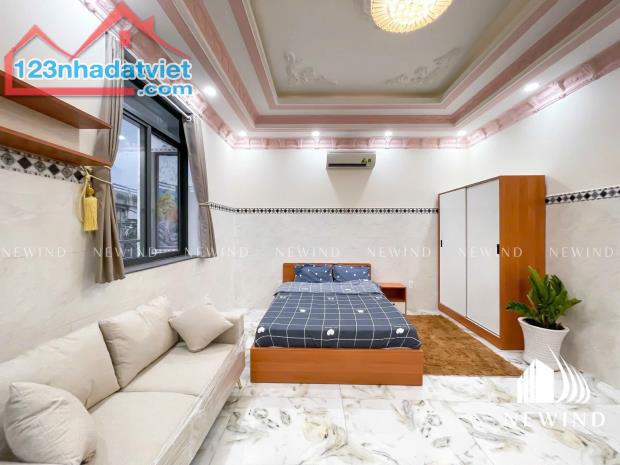 Cho thuê căn hộ dịch vụ quận 7 Studio bancong rộng 40m2