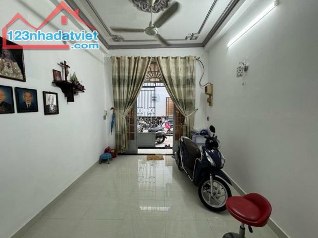 Chủ cần bán gấp nhà hẻm Phan Huy Ích Tân Bình, 2 tầng, 36m2, nhỉnh 4 tỷ