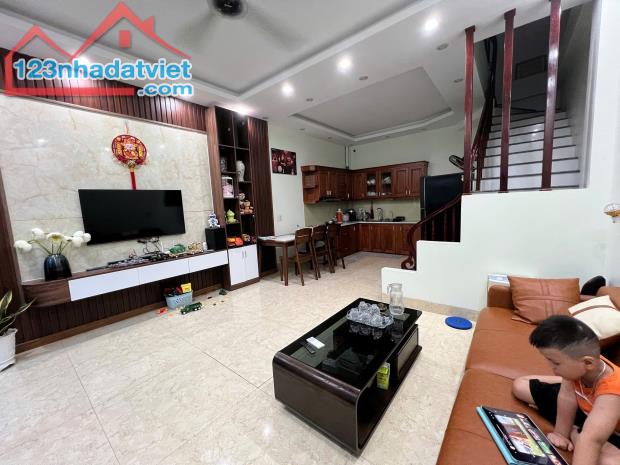 Bán nhà 3 tầng, 39m², 4PN, 2WC, 2.3 tỷ, Phan Bá Vành, Thái Bình