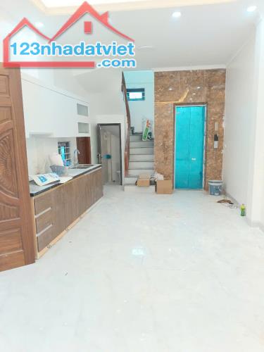 Nhà đẹp, sân riêng, ô tô đỗ cổng. Đường AN DƯƠNG VƯƠNG. 45m2 x 6T thang máy. 8,4 tỷ - 2