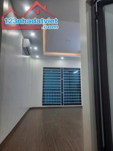 🏡  Sở Hữu Nhà Mới Xây Đẹp Ở Lĩnh Nam  - 5 Tầng, 3 Ngủ, Ô TÔ Đỗ Cổng Chỉ  5.2 TỶ! - 1