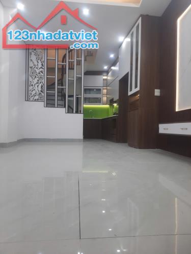 🏡  Sở Hữu Nhà Mới Xây Đẹp Ở Lĩnh Nam  - 5 Tầng, 3 Ngủ, Ô TÔ Đỗ Cổng Chỉ  5.2 TỶ! - 2