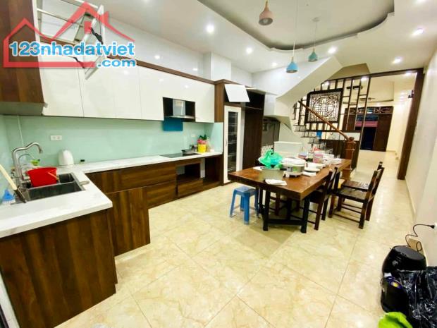 * Rẻ vô địch! Nhà Ngọc Thụy - Ô tô tránh, gara vào nhà - 850m tới chợ - 90m2, 5 tầng, 4 - 1