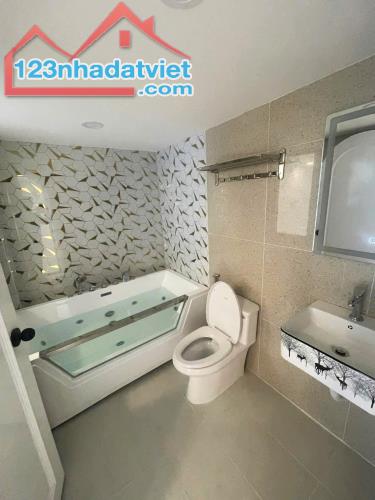 Bán tòa nhà 4 lầu DT khủng, 15PN, 16WC, có thang máy, MT Âu Dương Lân P3Q8 - 4