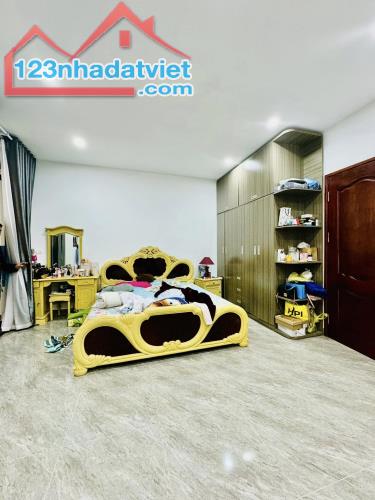 LÔ GÓC HÀO NAM - NGÕ THÔNG TỨ TUNG - KINH DOANH - NỘI THẬT XỊN 42m2, 5tầng, 5mt giá 10.5tỷ - 2