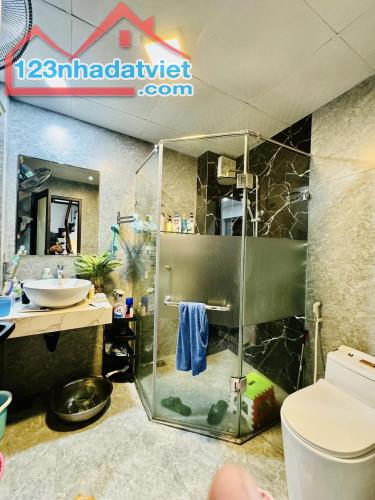 LÔ GÓC HÀO NAM - NGÕ THÔNG TỨ TUNG - KINH DOANH - NỘI THẬT XỊN 42m2, 5tầng, 5mt giá 10.5tỷ - 5