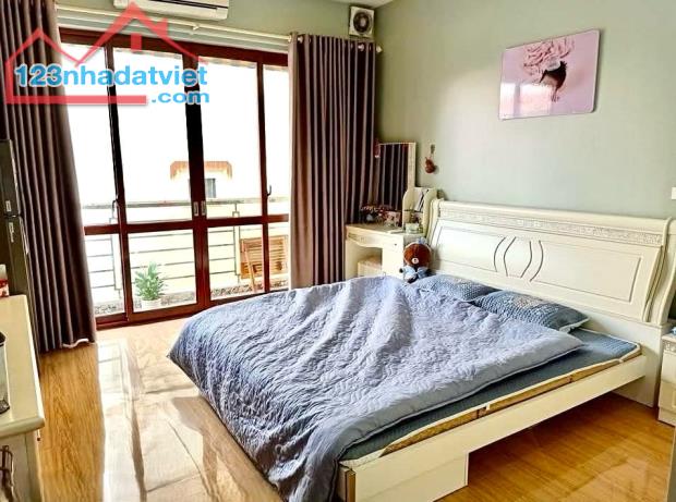 Gấp bán nhà 3 tầng, 43m2, hẻm xe hơi gần Cộng Hòa,Q.Tân Bình, mới ở ngay, chỉ 5.7 Tỷ - 2