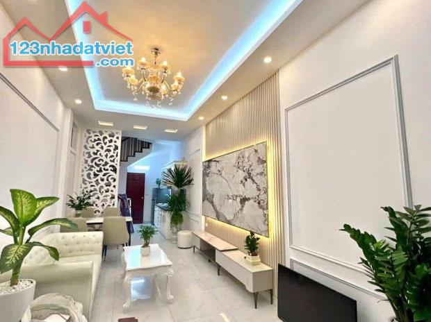 Bán nhà Đội Cấn, lô góc, 30m ra ô tô tránh, mới đẹp, full nội thất, dân trí cao, 35m2*5T