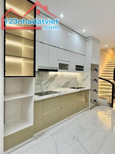 NHÀ ĐẸP, THANH TRÌ 36M2 5 TẦNG GARA Ô TÔ T1 6 TỶ