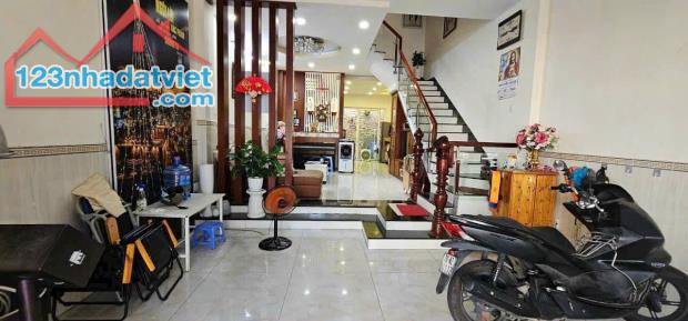 Cho thuê nhà 3 tầng đường Bùi Phùng, VCN Phước Hải, DT 75m2, view thoáng, gần công viên