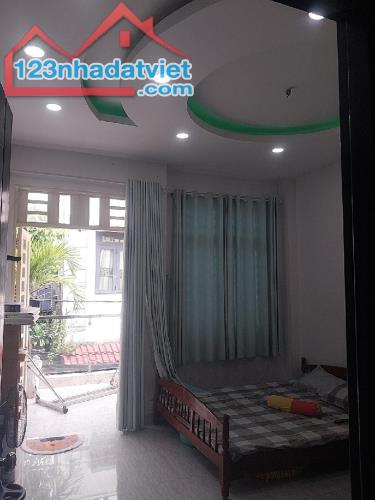 NHÀ ĐẸP 3 TẦNG Đ. NGUYỄN THỊ TÚ NGAY NGÃ 4 GÒ MÂY - HẺM XE HƠI - 52M2(4x13). CHỈ HƠN 4 TỶ - 4