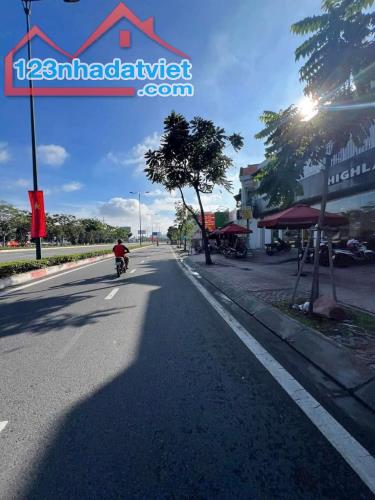 ĐẤT BIỆT THỰ 306m2 - FULL THỔ - 100m Ra Đường PHẠM VĂN ĐỒNG - Trước Đất là CÔNG VIÊN - 2