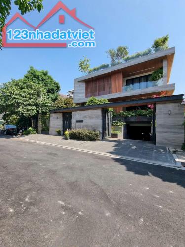 ĐẤT BIỆT THỰ 306m2 - FULL THỔ - 100m Ra Đường PHẠM VĂN ĐỒNG - Trước Đất là CÔNG VIÊN - 3