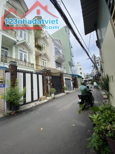 Bán Nhà 3 Tầng, Gần Ngã 3 Nguyễn Duy Trinh - Đỗ Xuân Hợp,85m2 (4.4 x 19 )Hẻm Xe Hơi,6.9 Tỷ - 1
