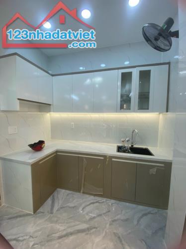 Bán nhà hẻm nhựa 9m Bình Thới DT: 4x16m 2 lầu ST Giá 12.5 Tỷ TL 0911481323 Thái Kim Huệ