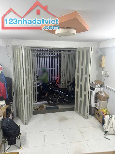 Nhà mới 2 tầng hẻm thông đường Bùi Minh Trực P5Q8 - 1