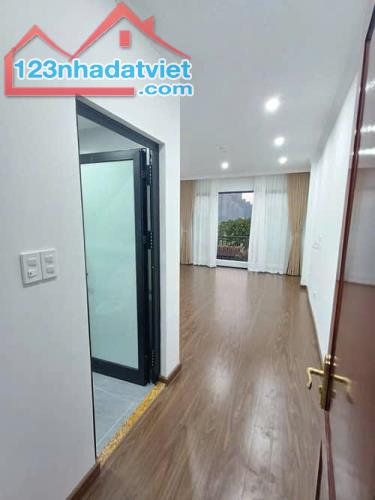 LẠC LONG QUÂN - DT40M2 X 6T - MT4M - 26 T Ỷ - VIEW HỔ TÂY  - Ô TÔ TRÁNH - 3