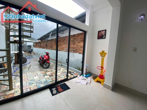 Cho thuê nhà 230m Khu vực phước Long gần biển thích hợp làm nhà trẻ, homstay, văn phòng...