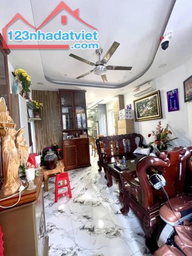 🏠NHÀ ĐẸP HẺM XE HƠI P4 TÂN BINH 4 TẦNG BTCT CMT8 DT4,3*14=61M2 GIÁ 10,5 TỶ 4PN 5WC     NH - 3