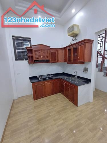 BÁN NHÀ 1.69 TỶ 3 TẦNG 60M2 ( HƯỚNG ĐÔNG ) NGÕ ĐƯỜNG THÁI BÌNH - 1