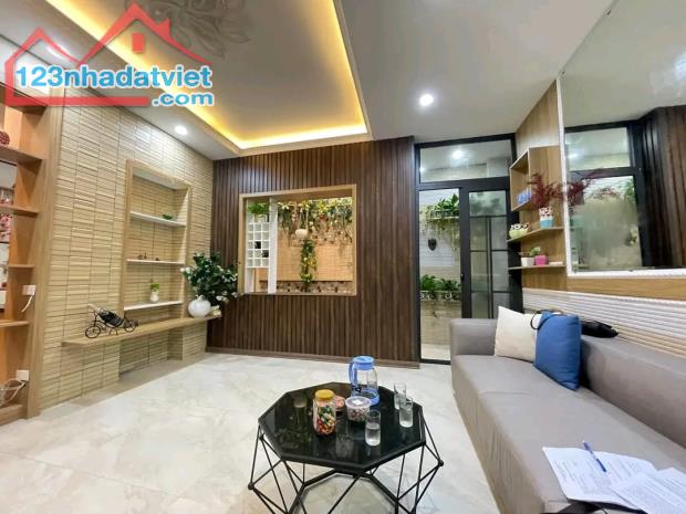 * Kịch độc! Nhà Nguyễn Văn Cừ cực đẹp - 650m tới cầu Chương Dương - 58m2*4T*7m, 4 ngủ - 2