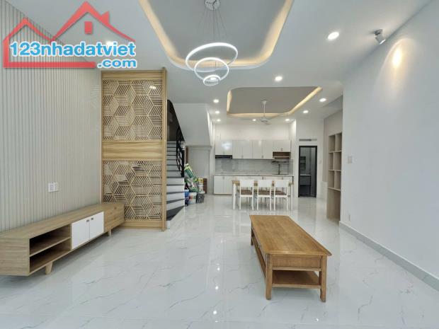 NHÀ ĐẸP PHÚ NHUẬN - 64M2 - 4PN - NỞ HẬU - CHỈ 7,3 TỶ