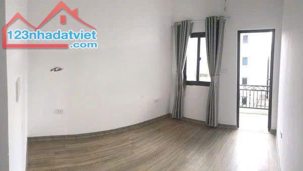 Cho thuê nhà ngõ 120 Kim Giang, 30m2, 3 tầng, 4 ngủ, đủ công năng, 10 Triệu - cho ở GĐ, - 1