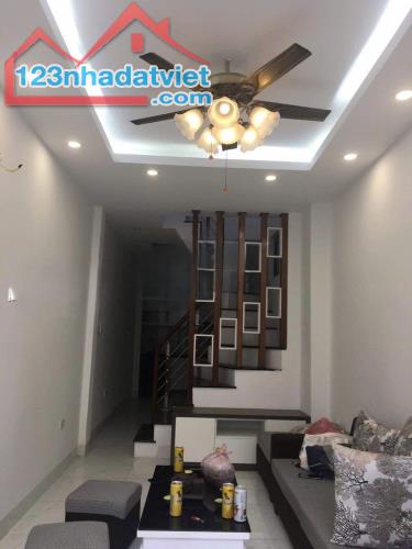 Cho thuê nhà ngõ 120 Kim Giang, 30m2, 3 tầng, 4 ngủ, đủ công năng, 10 Triệu - cho ở GĐ, - 2