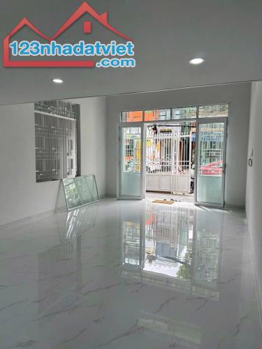 Vị trí đắc địa - Nhà 2 tầng mặt tiền đường 7.5m  - Gần Đống Đa - 80m2 ngang 5,07m - Giá nh - 1