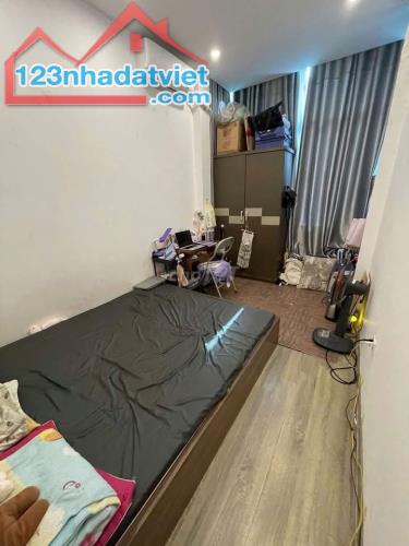 Cho thuê nhà ngõ ba gác phố Kim Giang Thanh Xuân 35m x 3 tầng, giá 10tr/tháng - 2