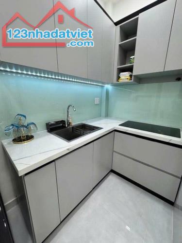 --Bán nhà hẻm 888 Lạc Long Quân, phường 8 Tân Bình; 69m2, 2 tầng - 4