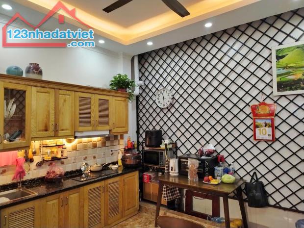 BÁN NHÀ THỊNH HÀO, 50M2 6T 9,6 TỶ, NGÕ THÔNG 3 GÁC, 69M RA PHỐ, OTO ĐỖ GẦN, AN SINH VIP - 1