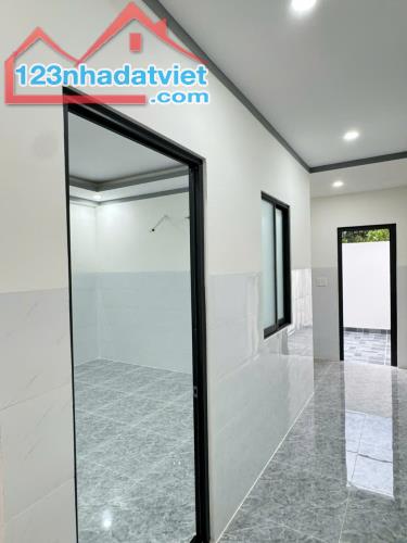 Bán nhà gác lửng 3pn, 2Wc. Vị trí gần chợ, gần công ty, gần trường học cấp 2 - 1